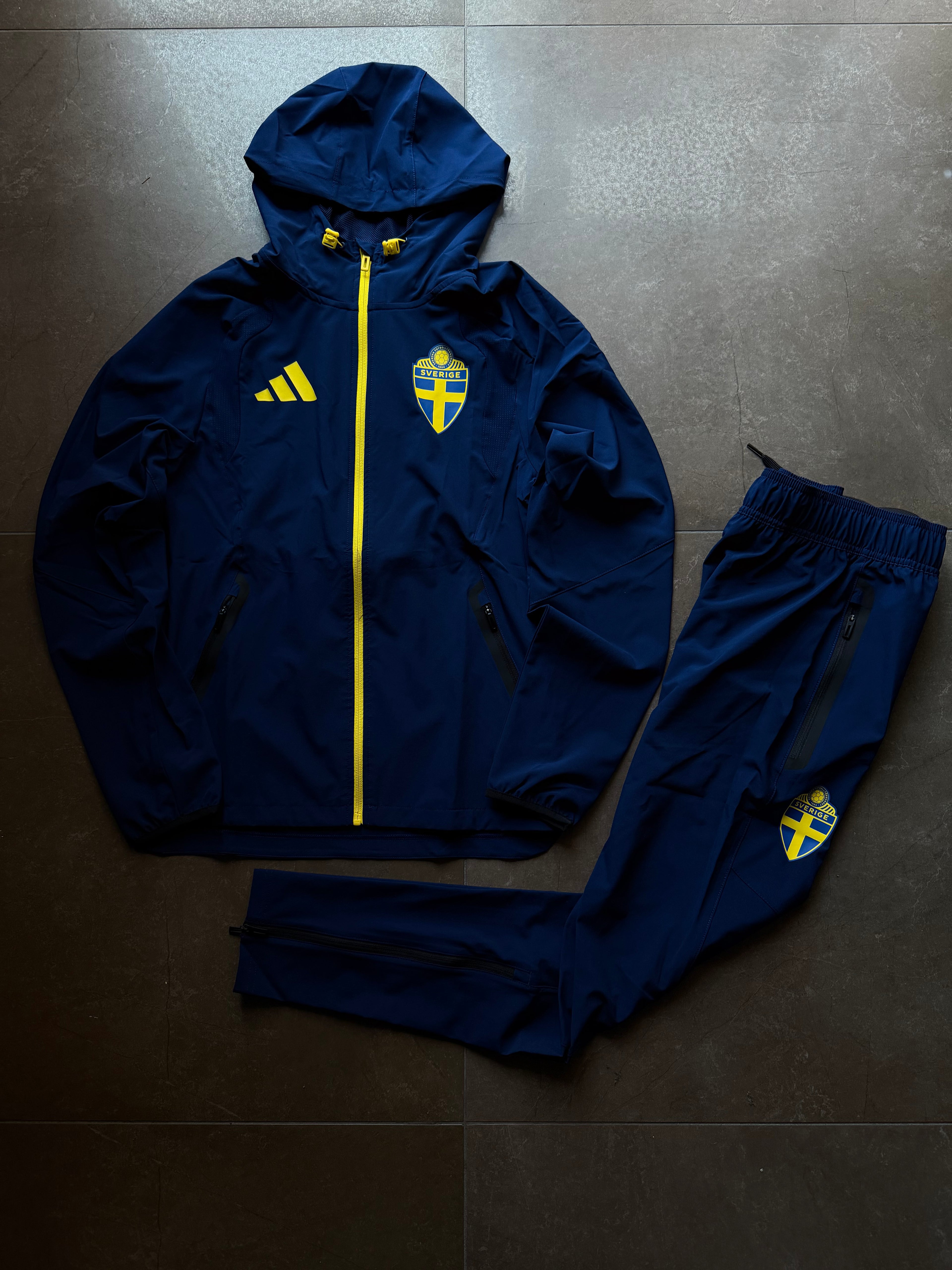 Tuta Completa Adidas Svezia