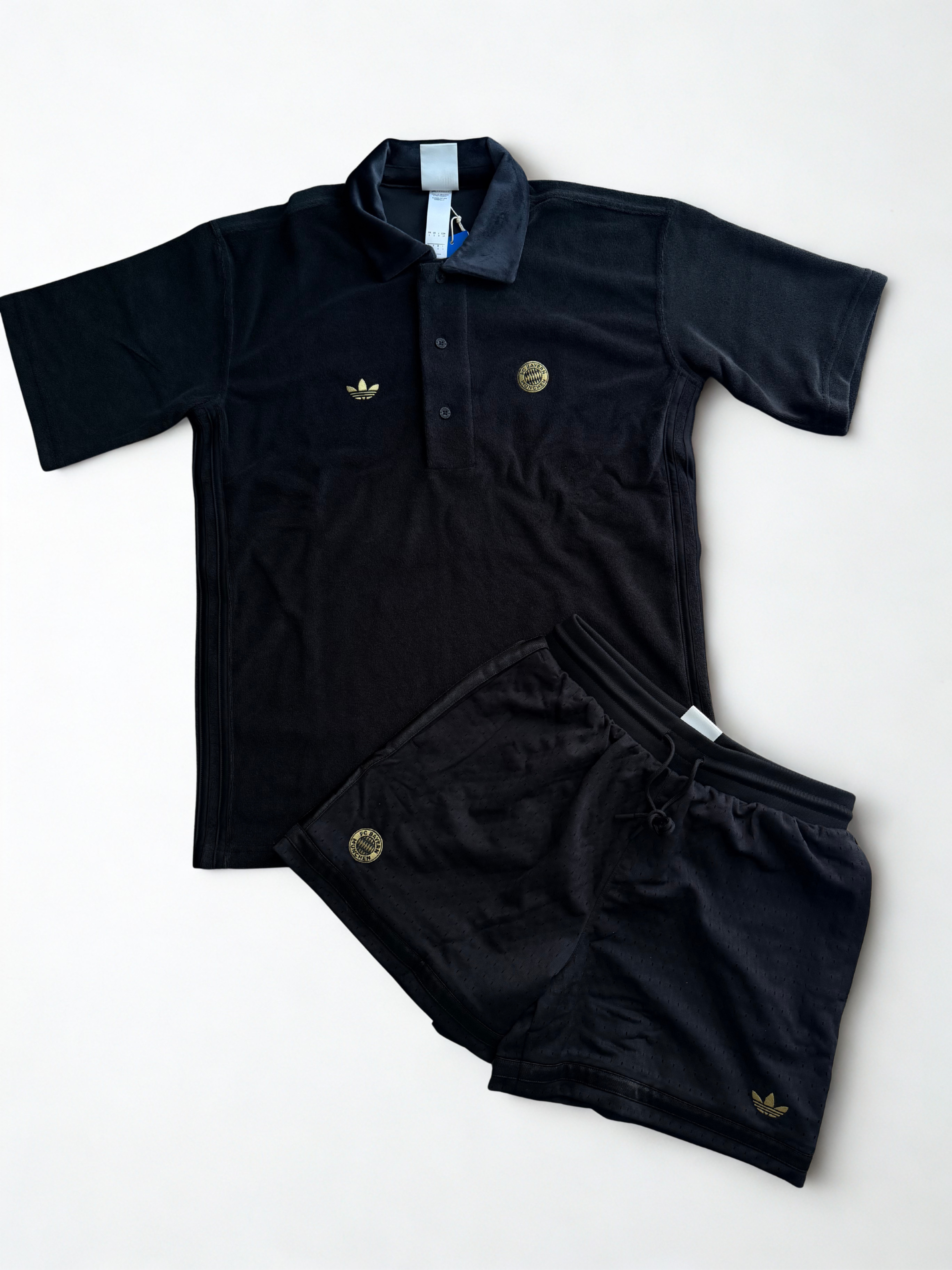 Completo Adidas Bayern Monaco Og Polo velluto edition (SI CONSIGLIA UNA TAGLIA IN MENO)