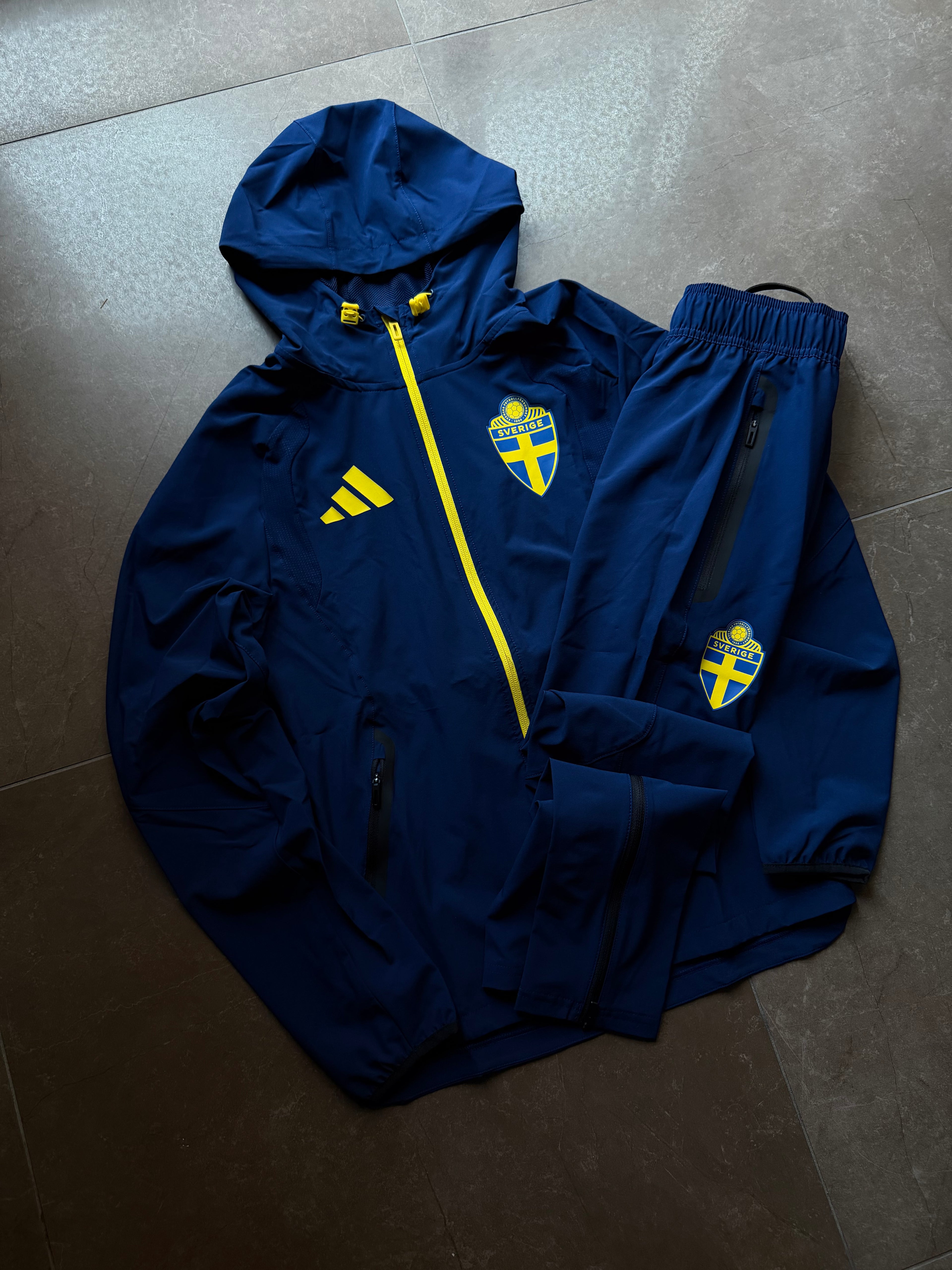 Tuta Completa Adidas Svezia