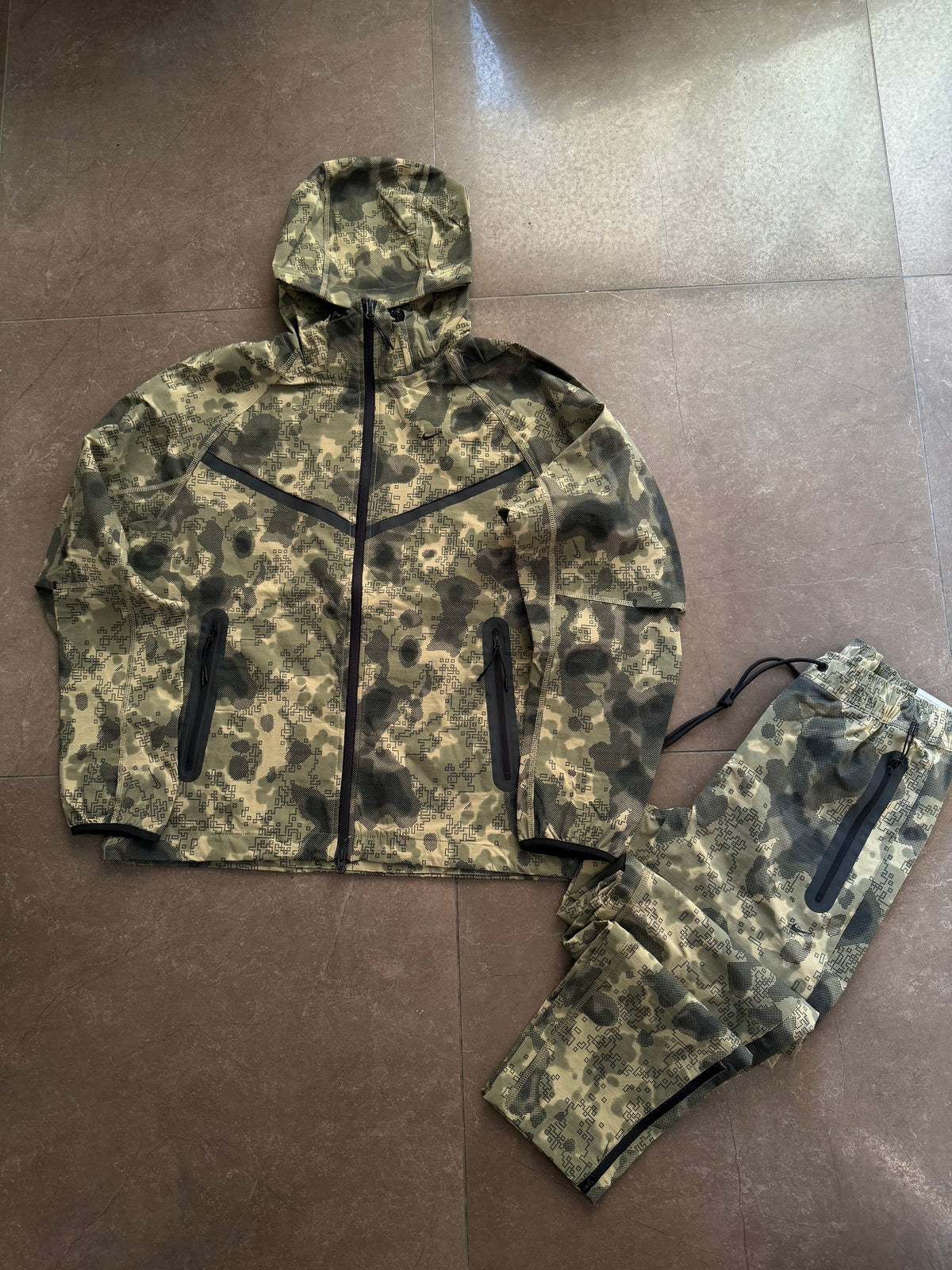 Tuta completa Nike Tech Windrunner Camo