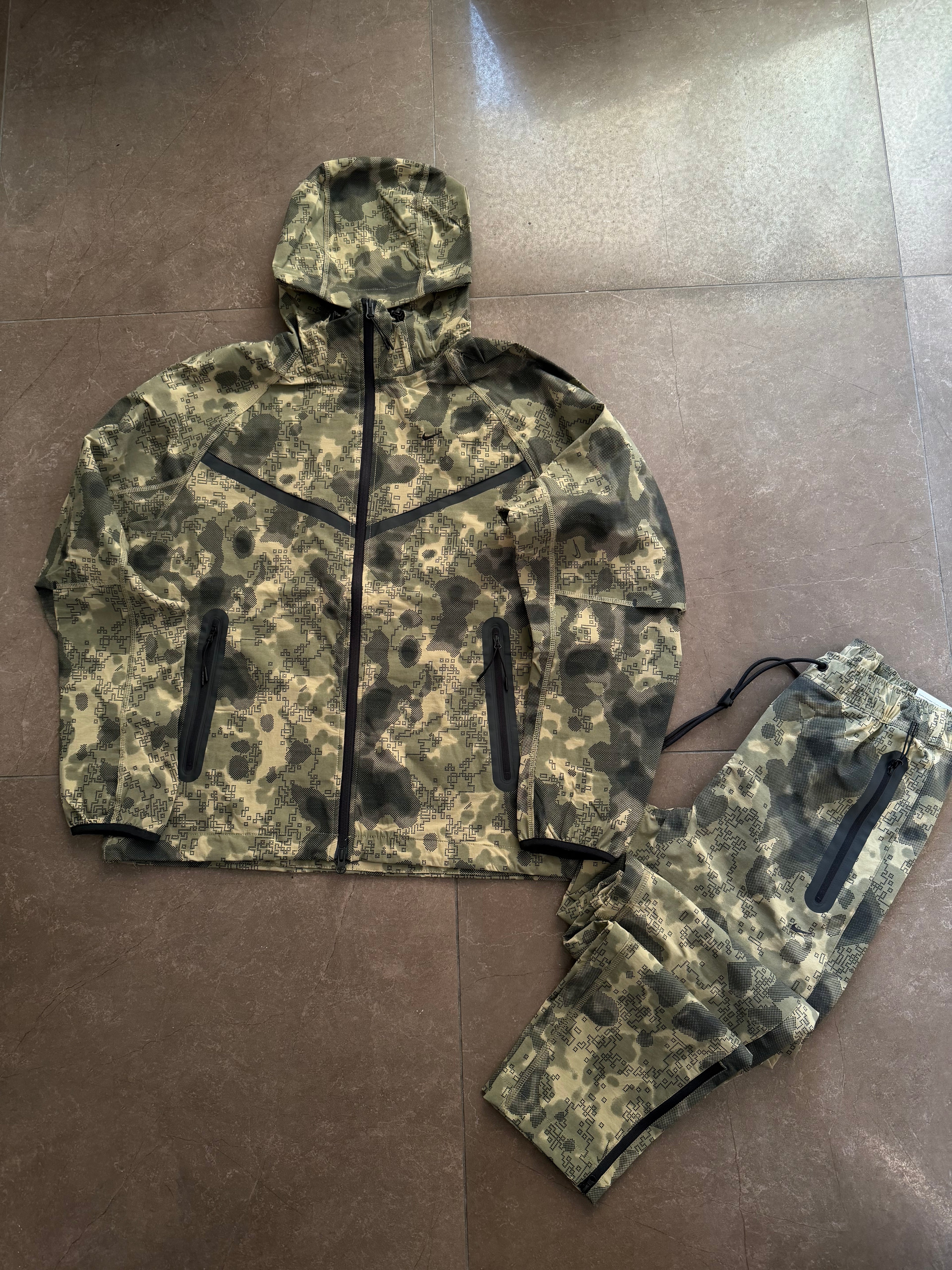 Tuta completa Nike Tech Windrunner Camo