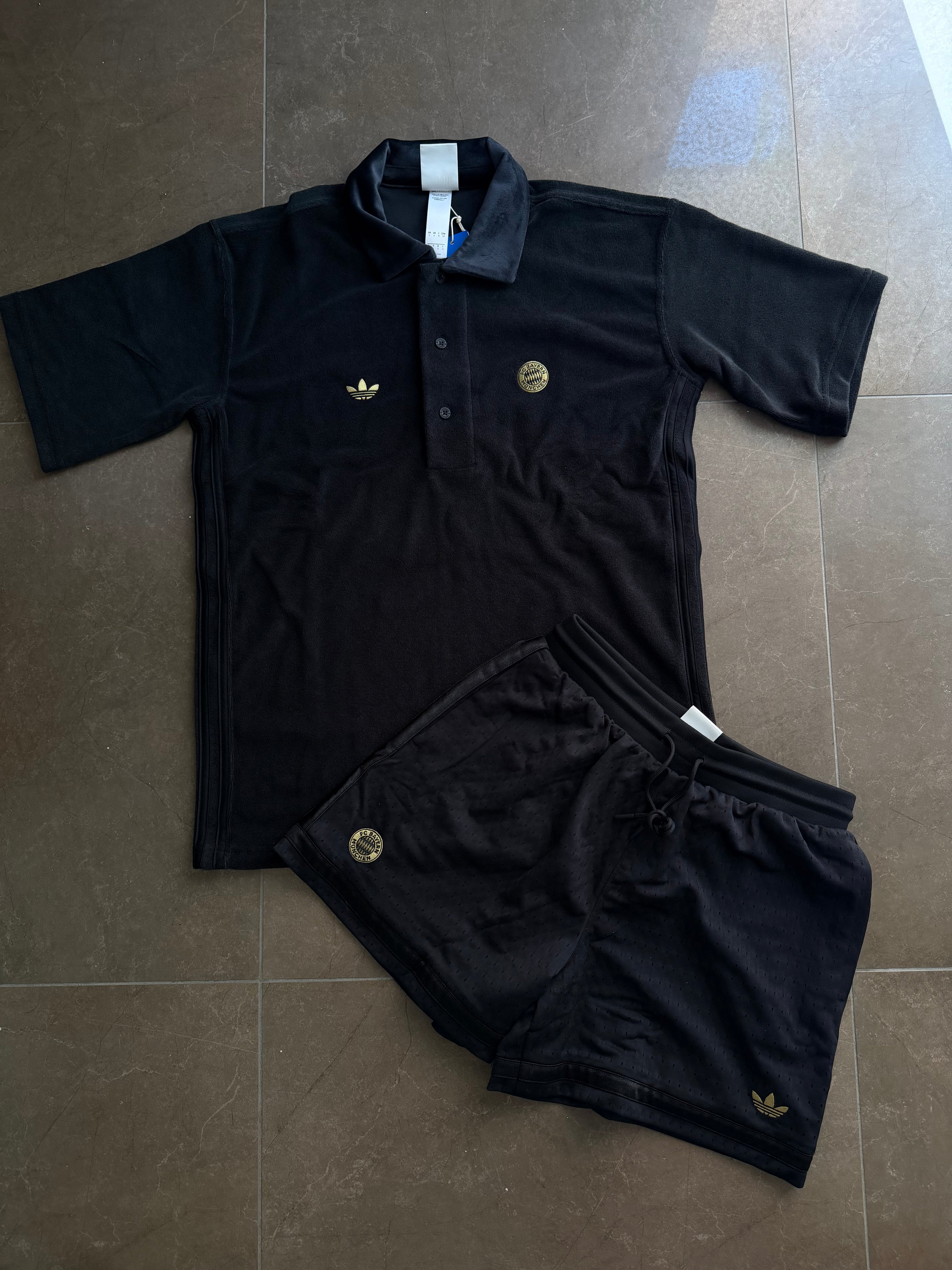 Completo Adidas Bayern Monaco Og Polo velluto edition (SI CONSIGLIA UNA TAGLIA IN MENO)