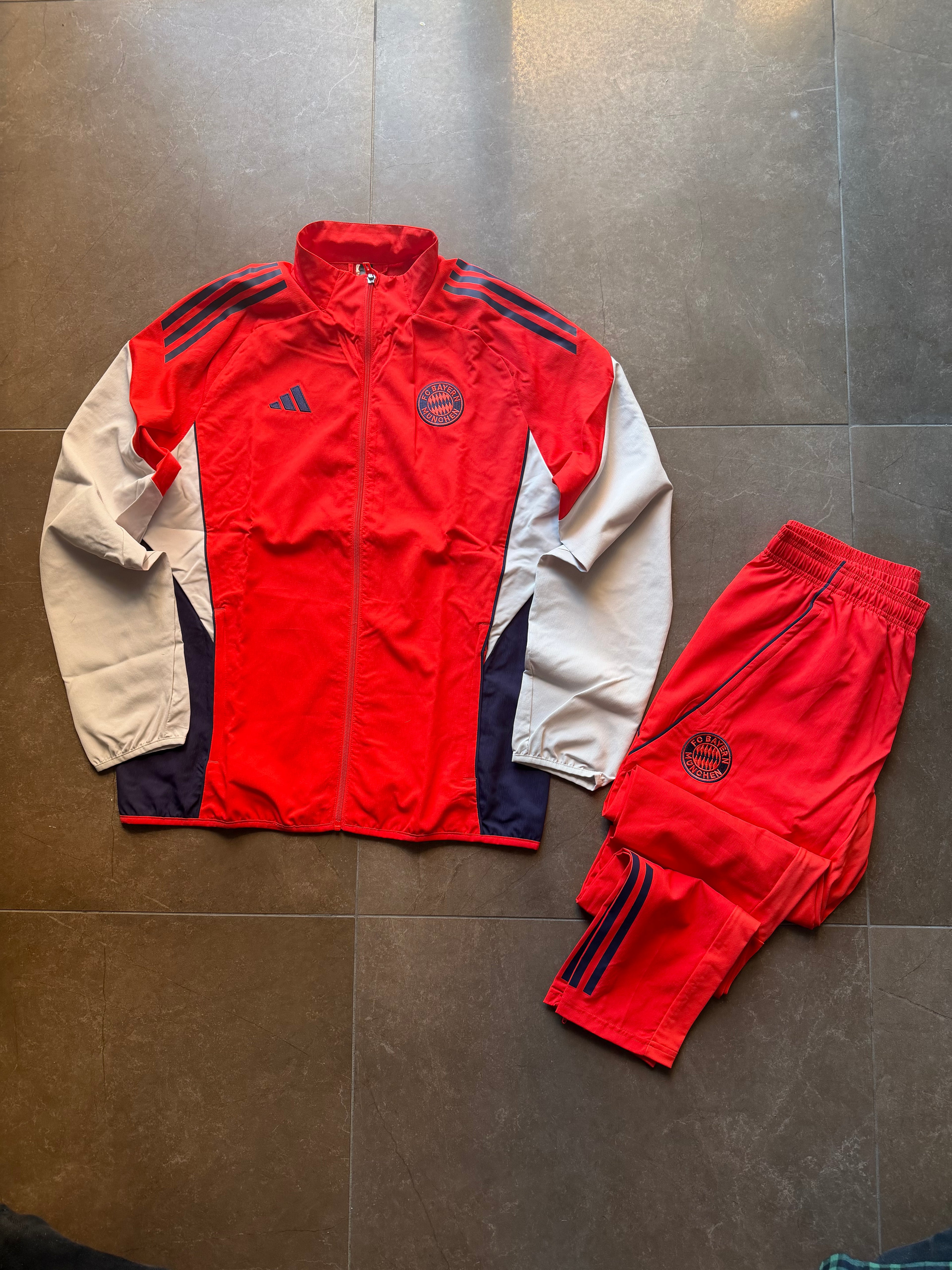 Tuta Completa Adidas Bayern Monaco 2026