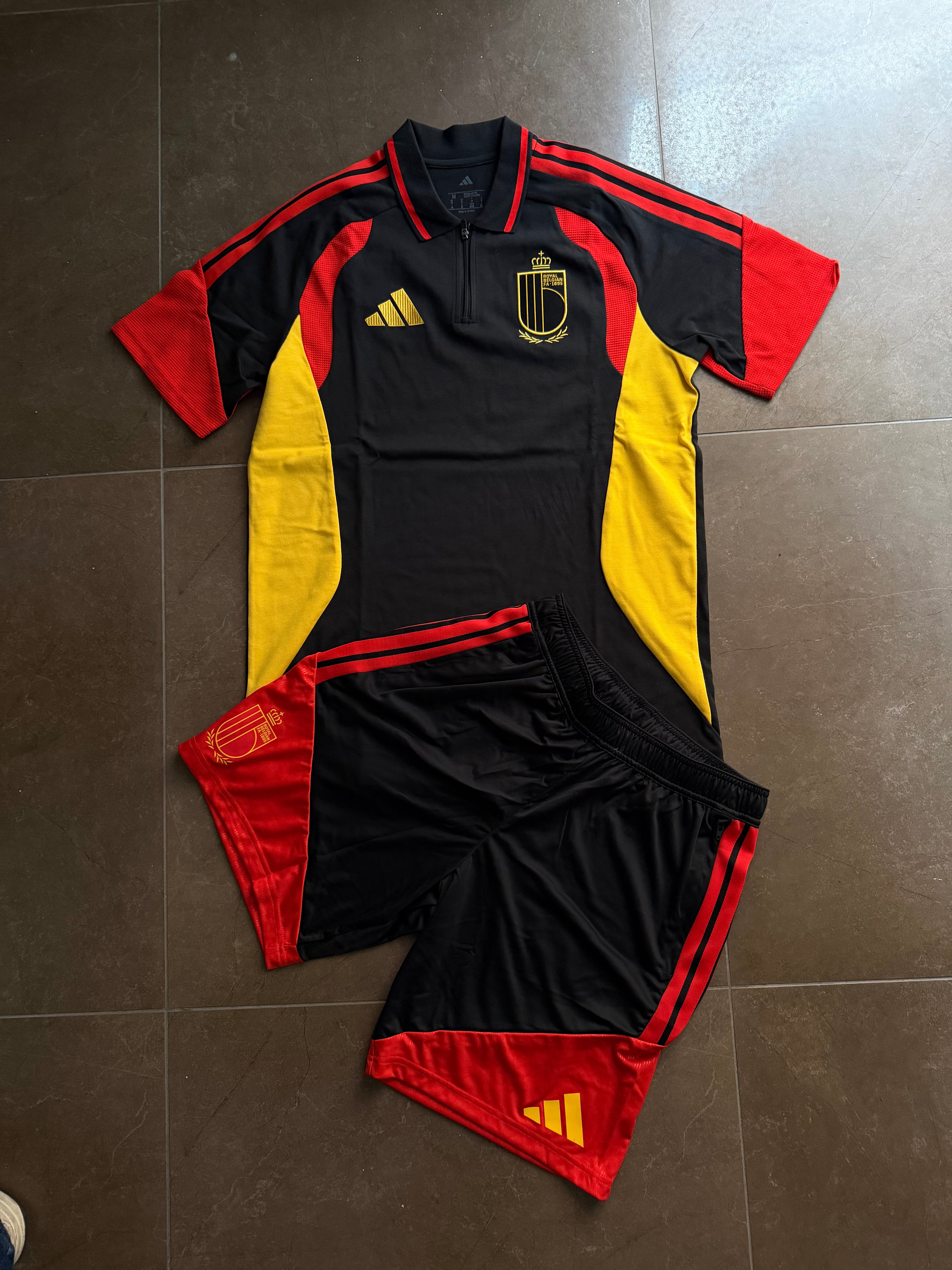 Completo Adidas Belgio DNA Polo