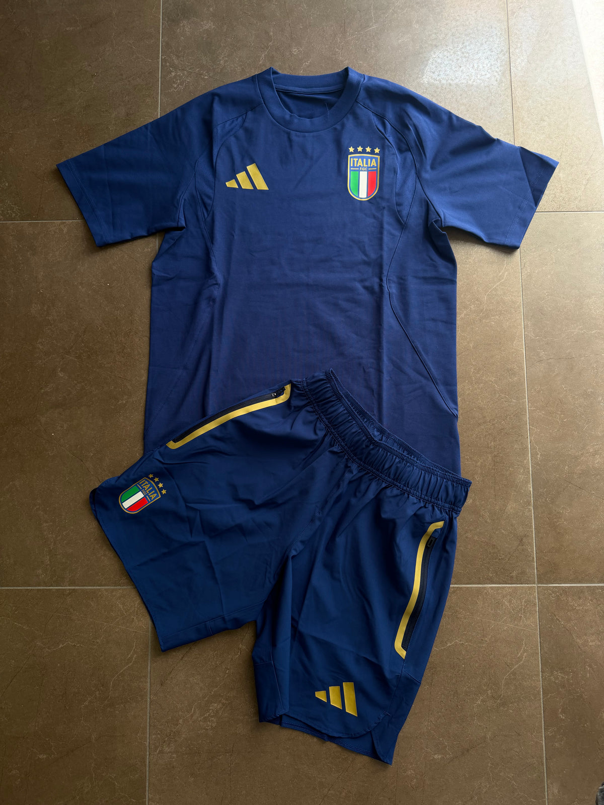 Completo Adidas Italia Tech