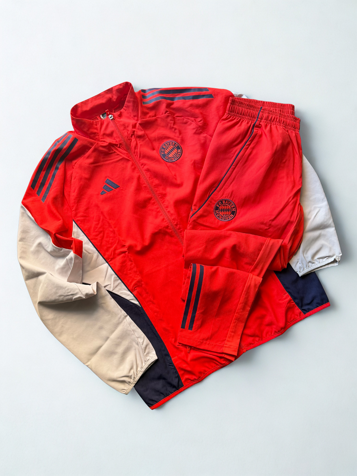 Tuta Completa Adidas Bayern Monaco 2026