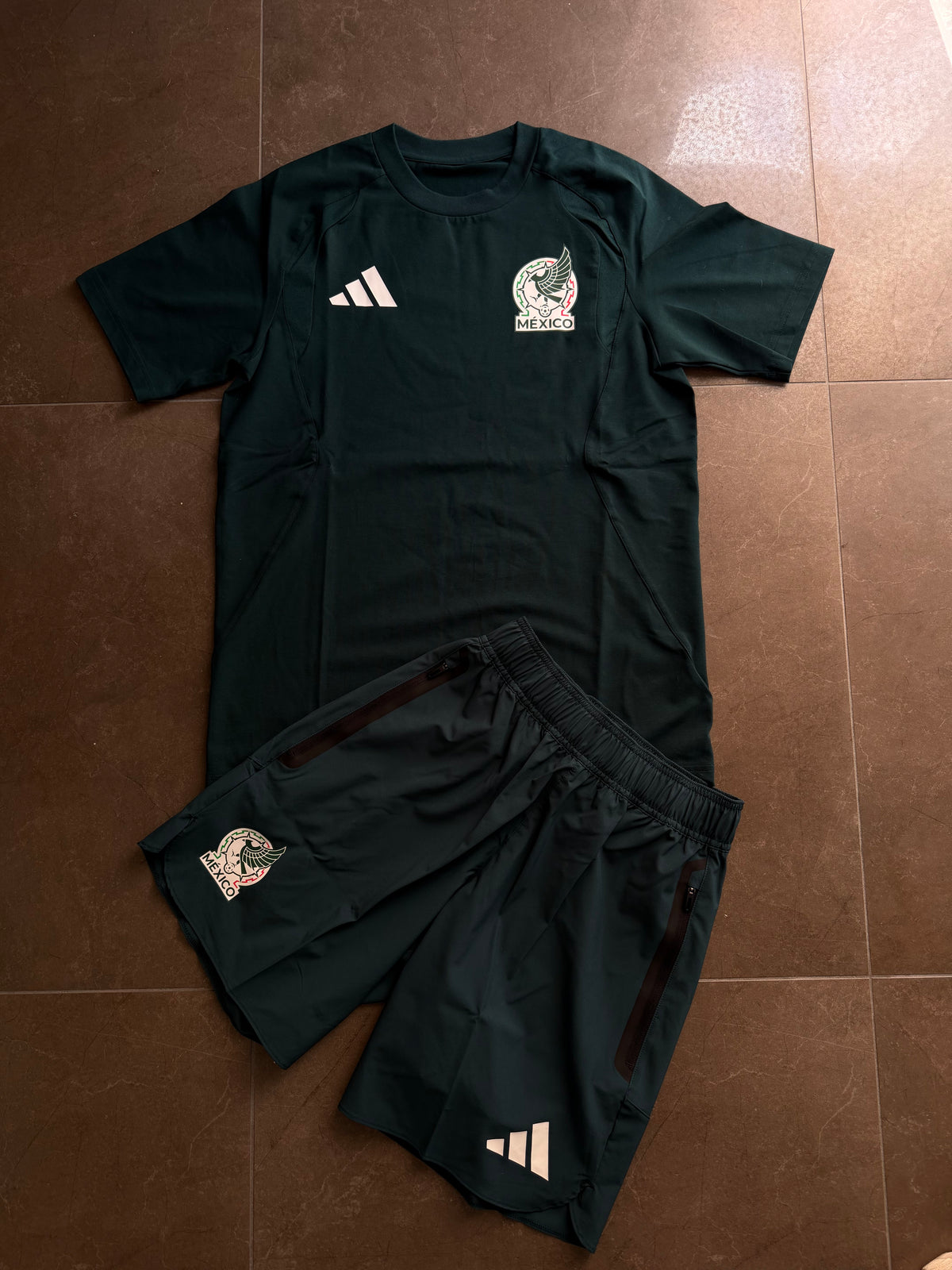 Completo Adidas Messico Tech 26