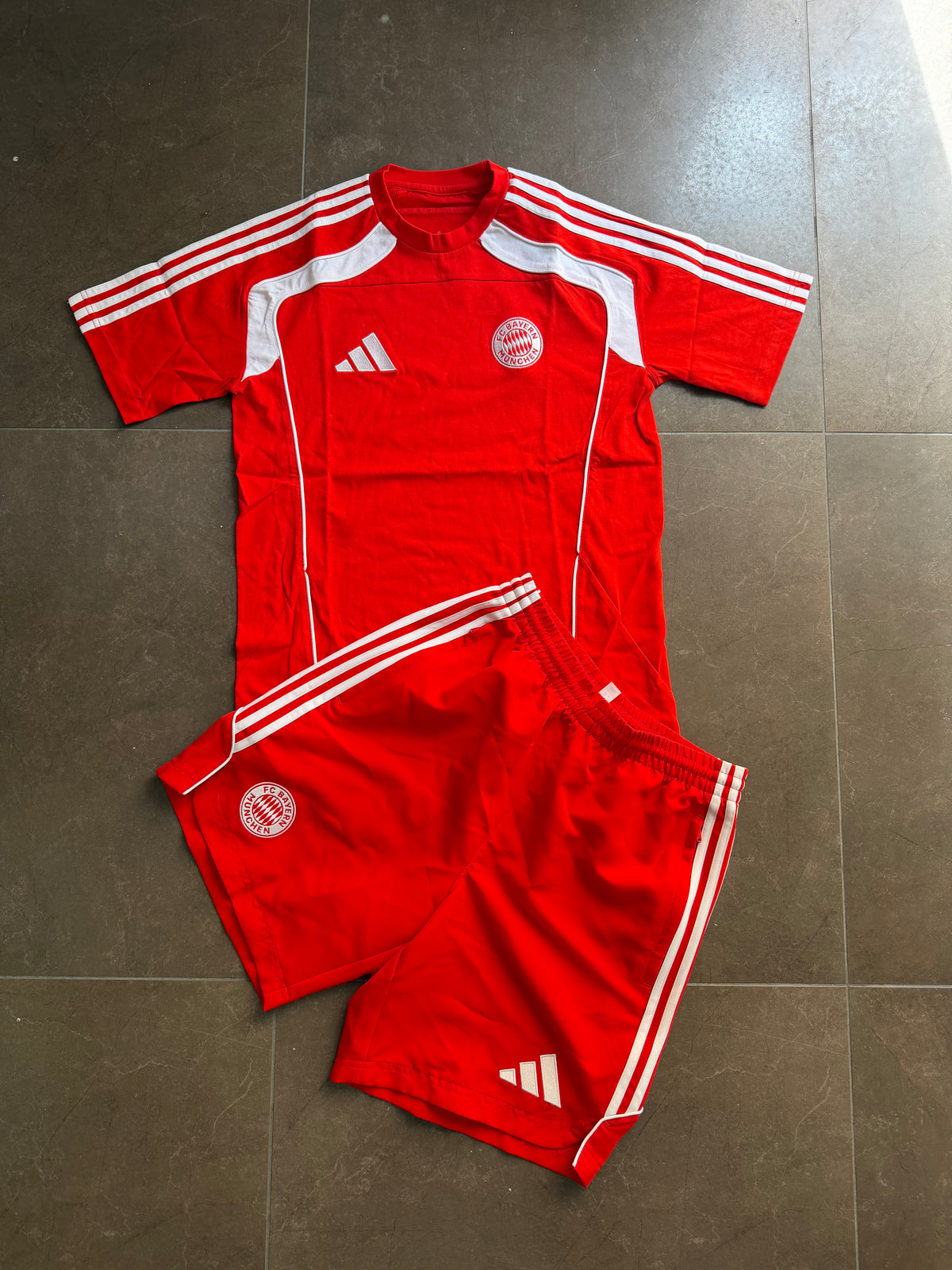 Completo Adidas Bayern Monaco UBP