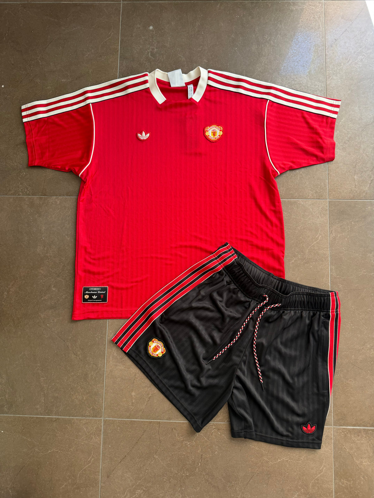 Completo Adidas Manchester United Icon Jersey