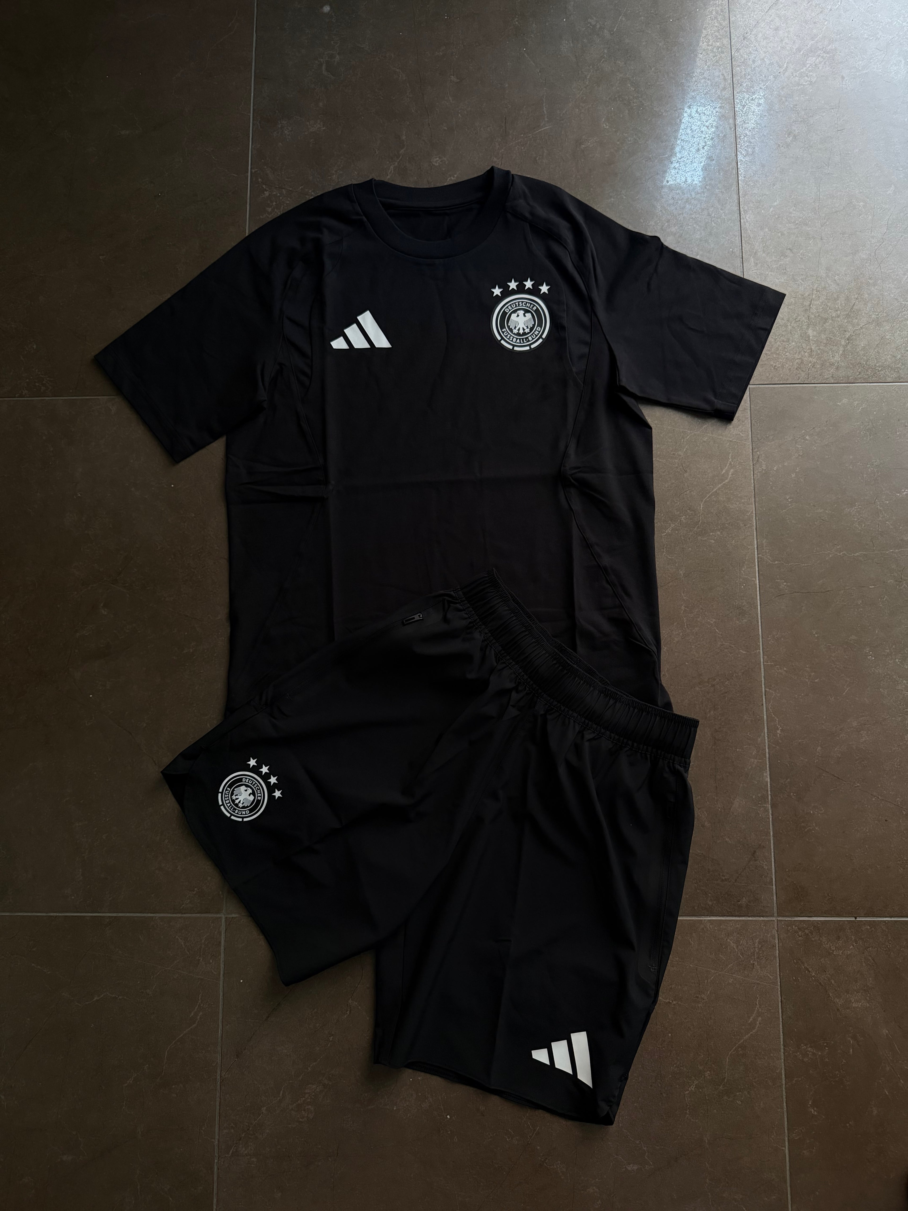 Completo Adidas Germania Tech