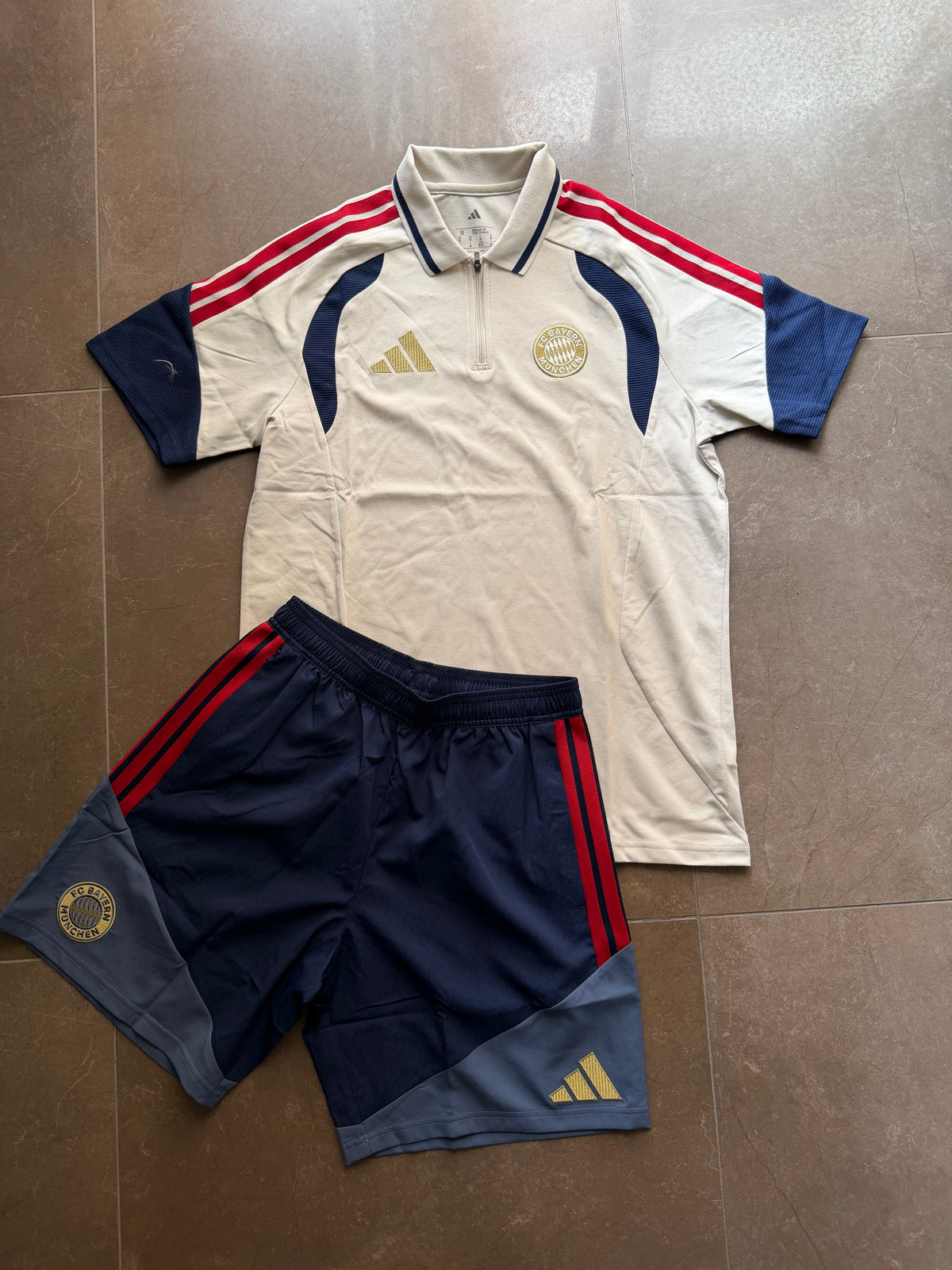 Completo Adidas Bayern Monaco Poloshirt