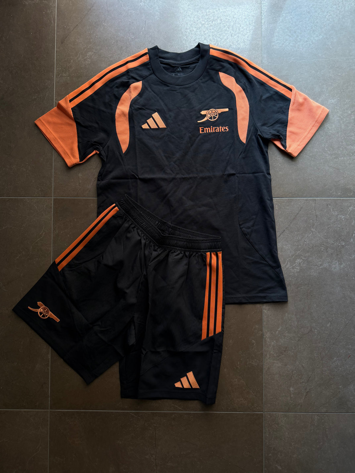 Completo Adidas Arsenal Black/Apricot