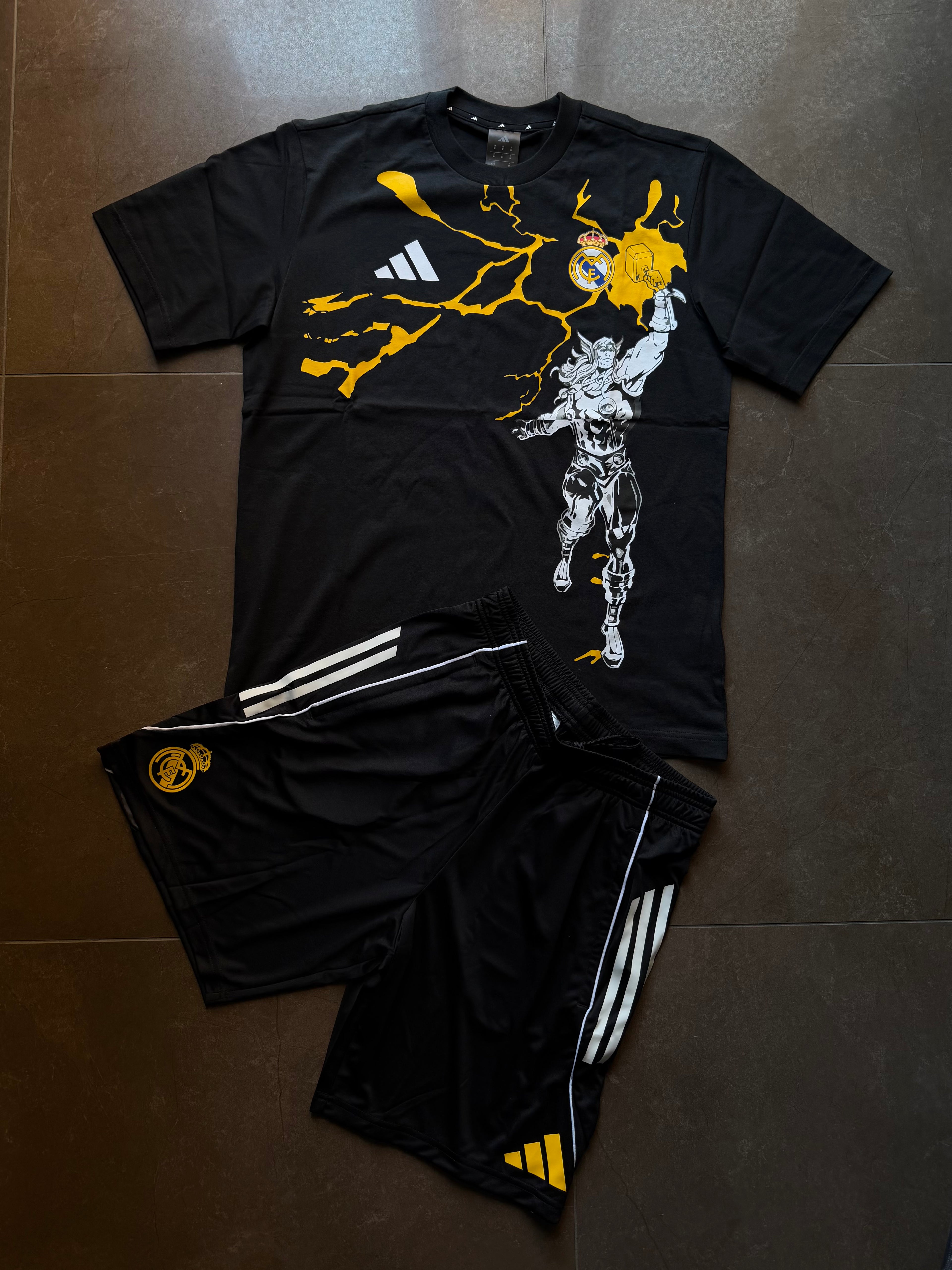 Completo Adidas Real Madrid x Marvel Limited Edition