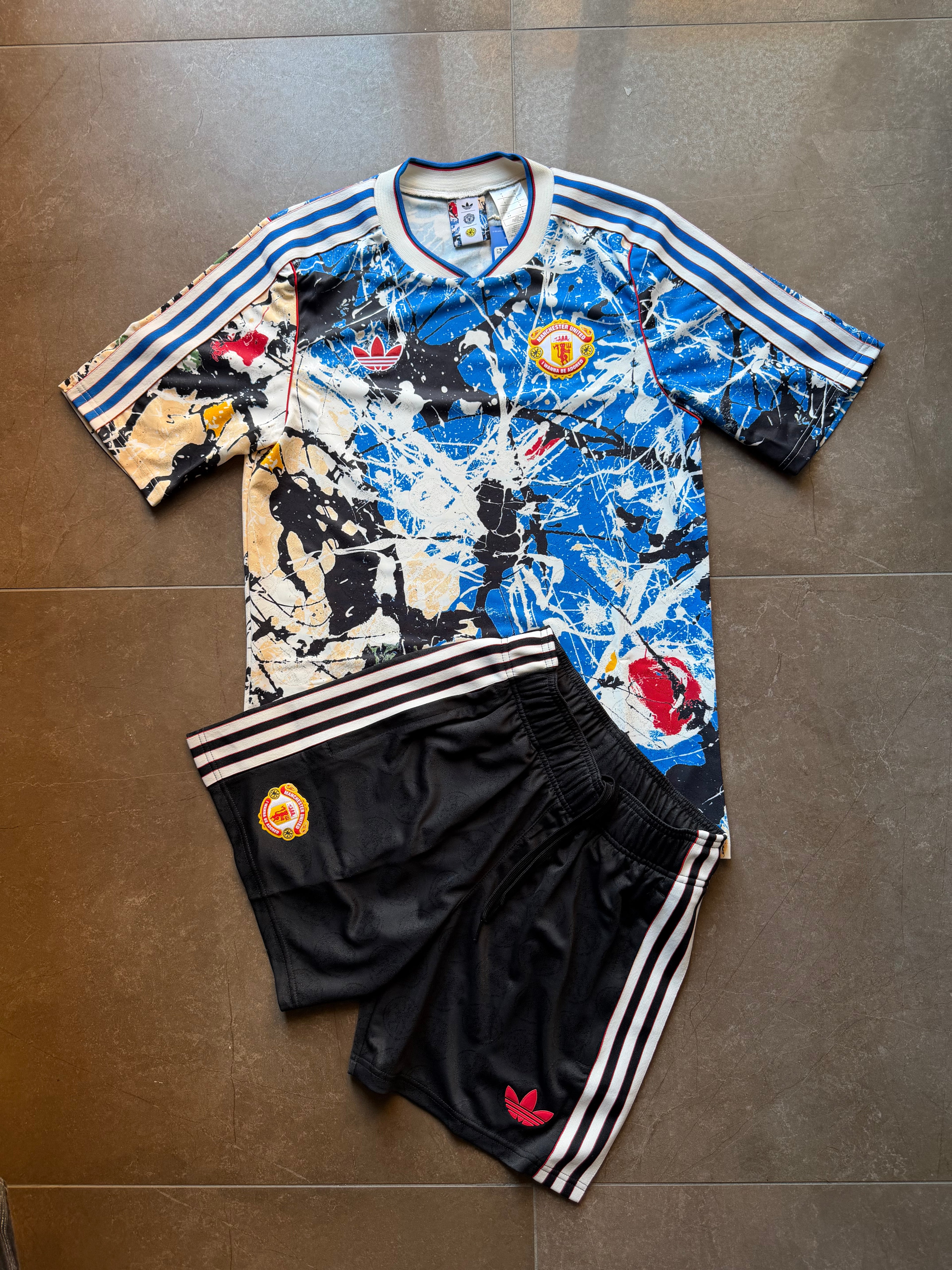 Completo Adidas Manchester United x Stone Roses