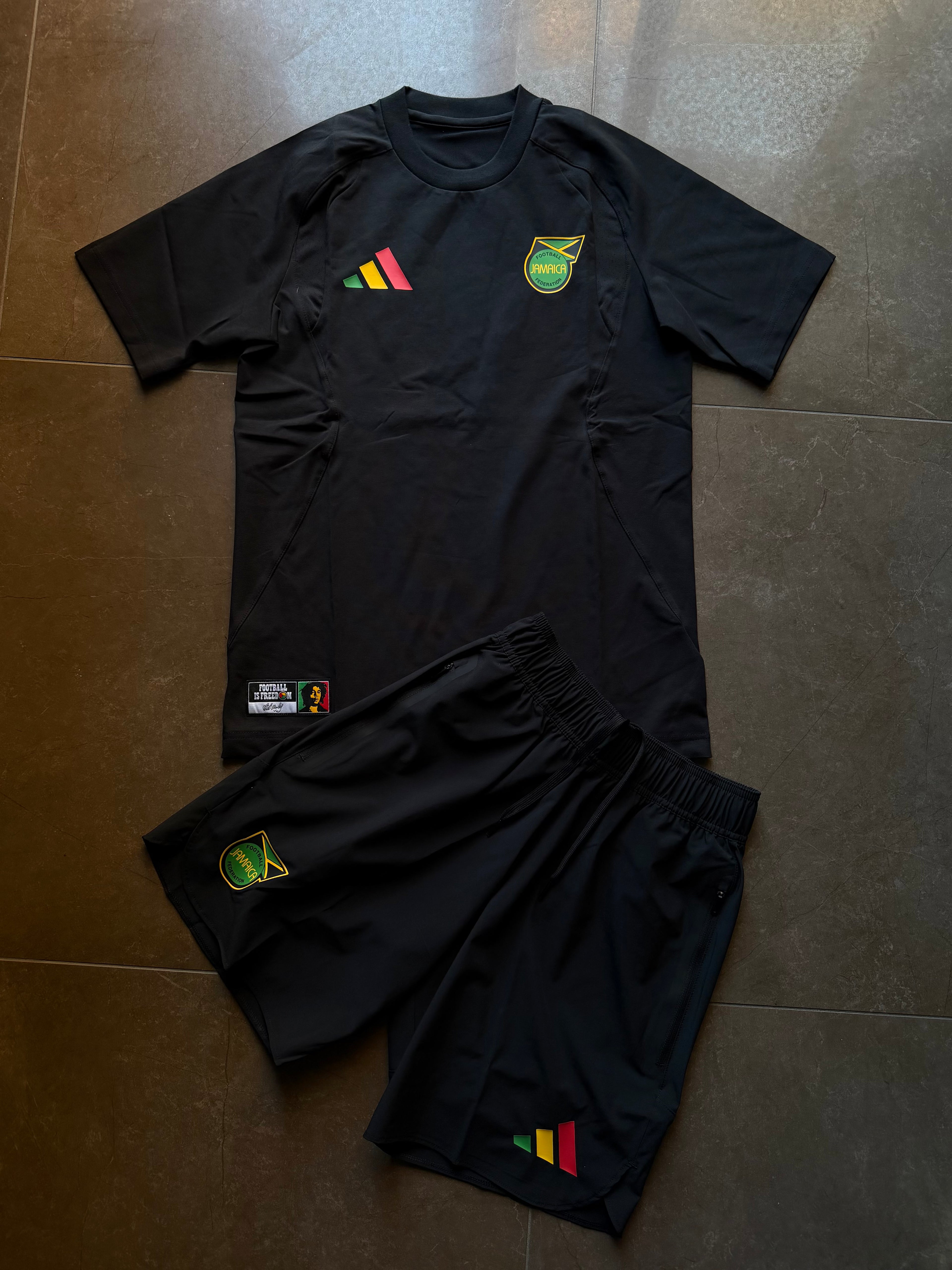 Completo Adidas Jamaica Tech