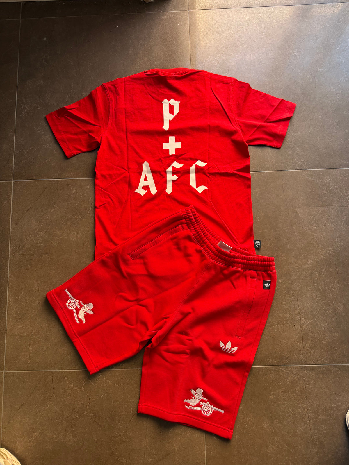 Completo Adidas Arsenal x Places+Faces