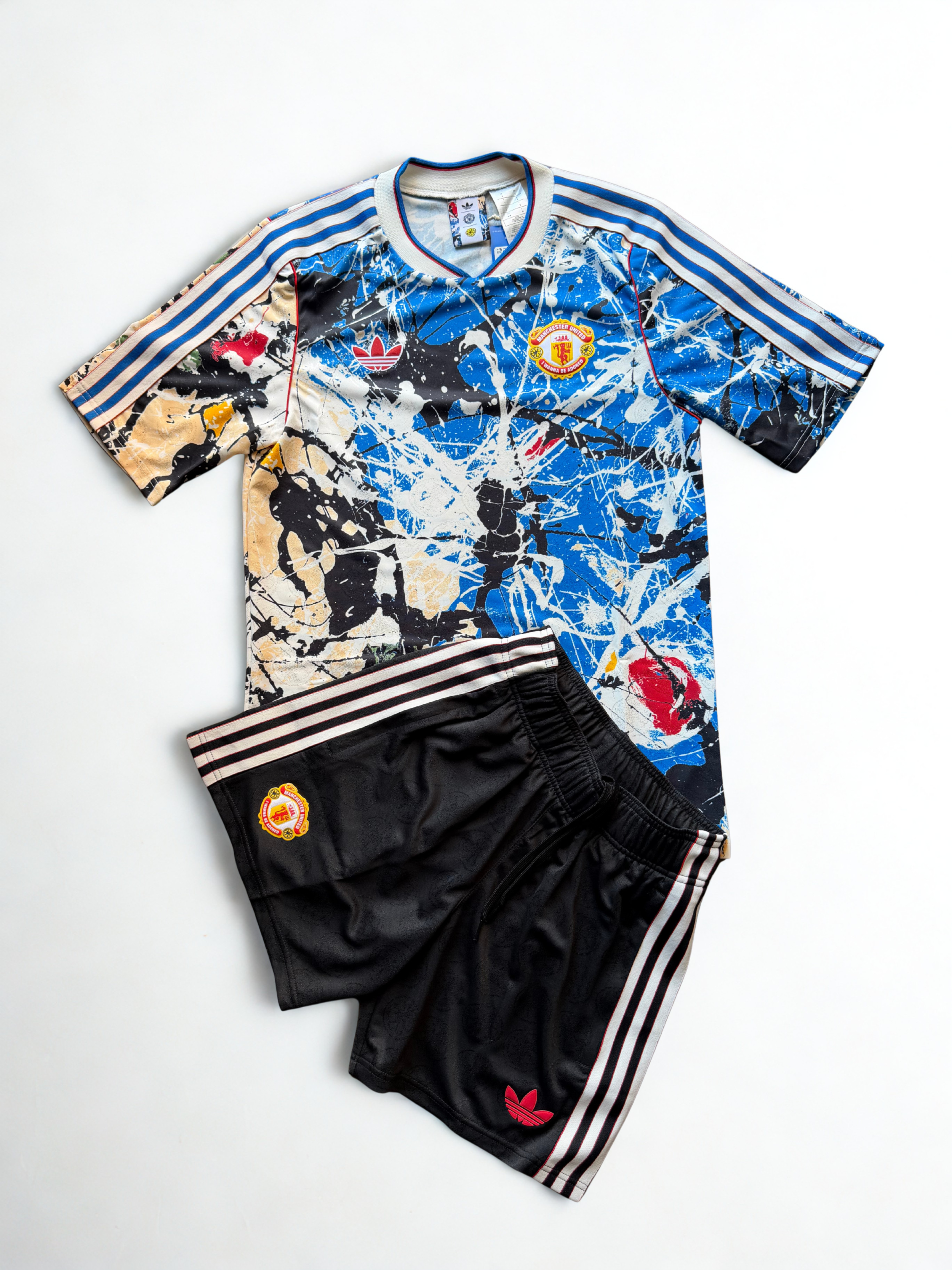 Completo Adidas Manchester United x Stone Roses
