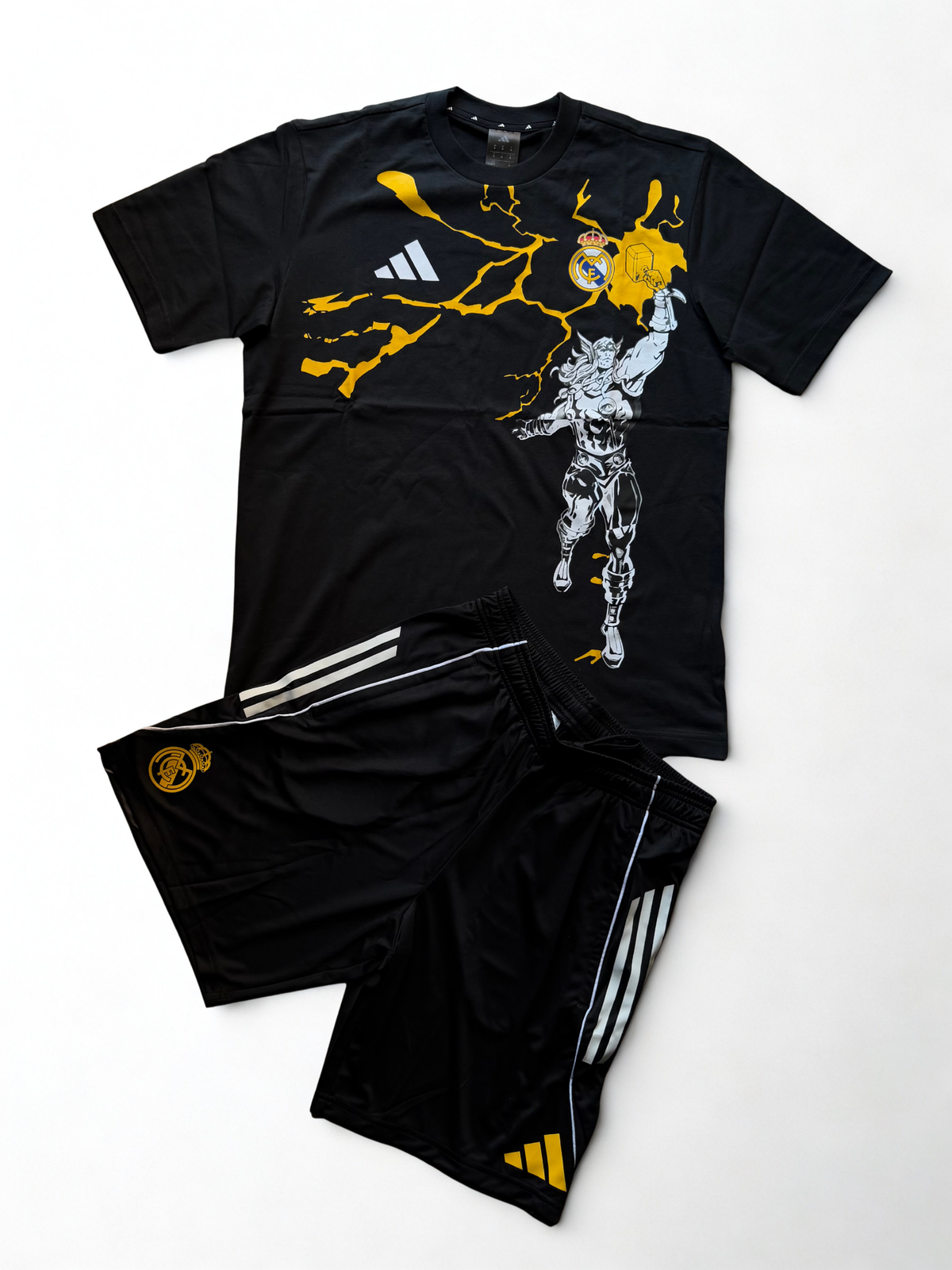 Completo Adidas Real Madrid x Marvel Limited Edition