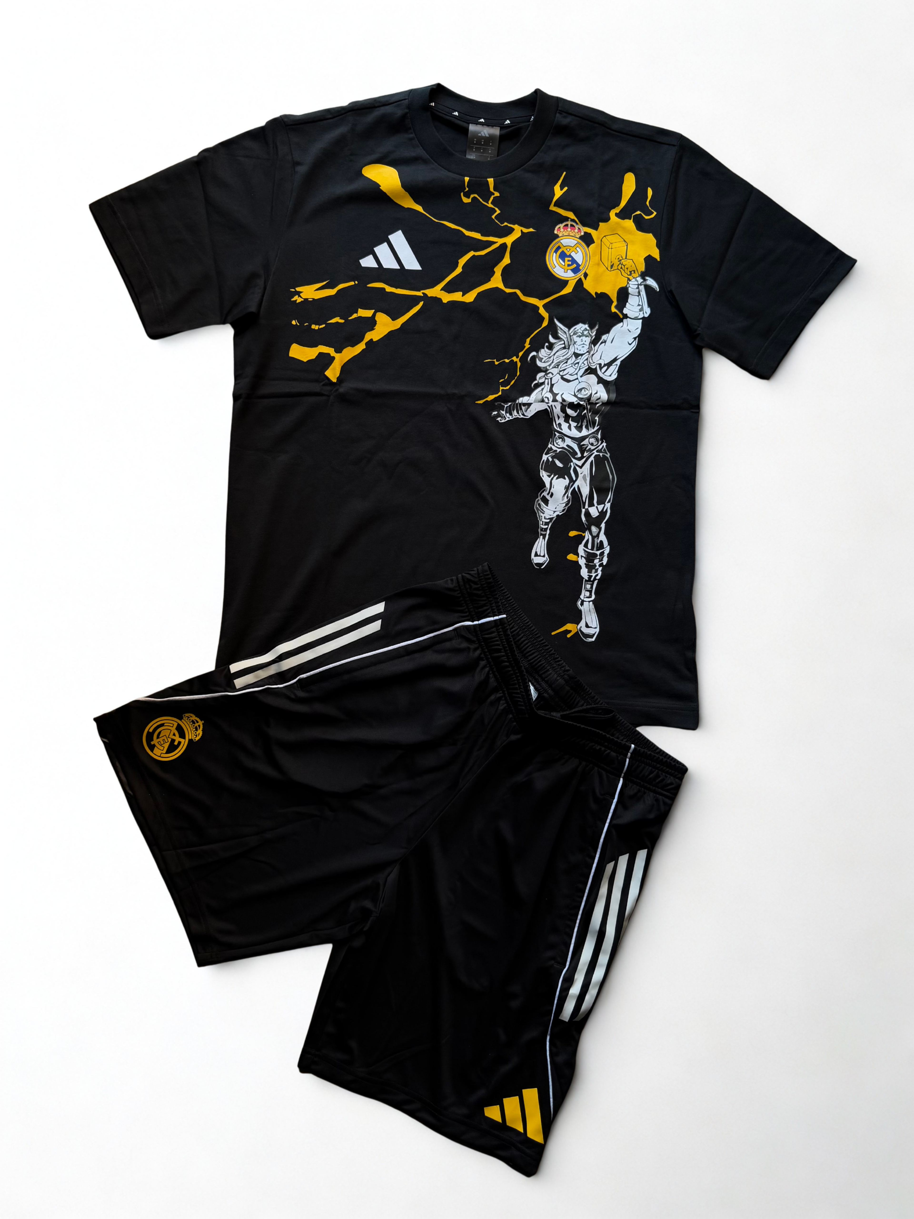 Completo Adidas Real Madrid x Marvel Limited Edition