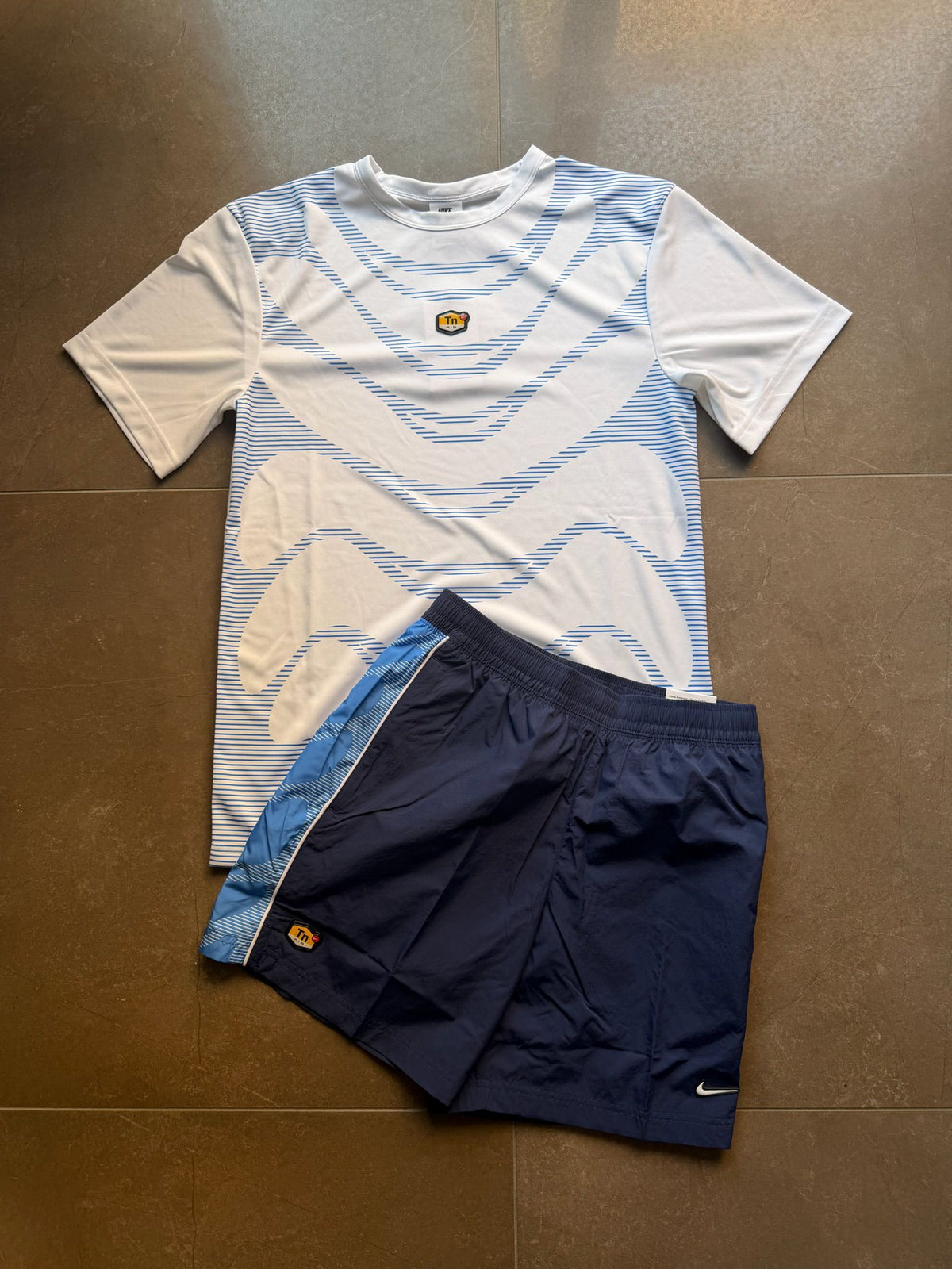 Completo Nike TN Graphic Sky Blue