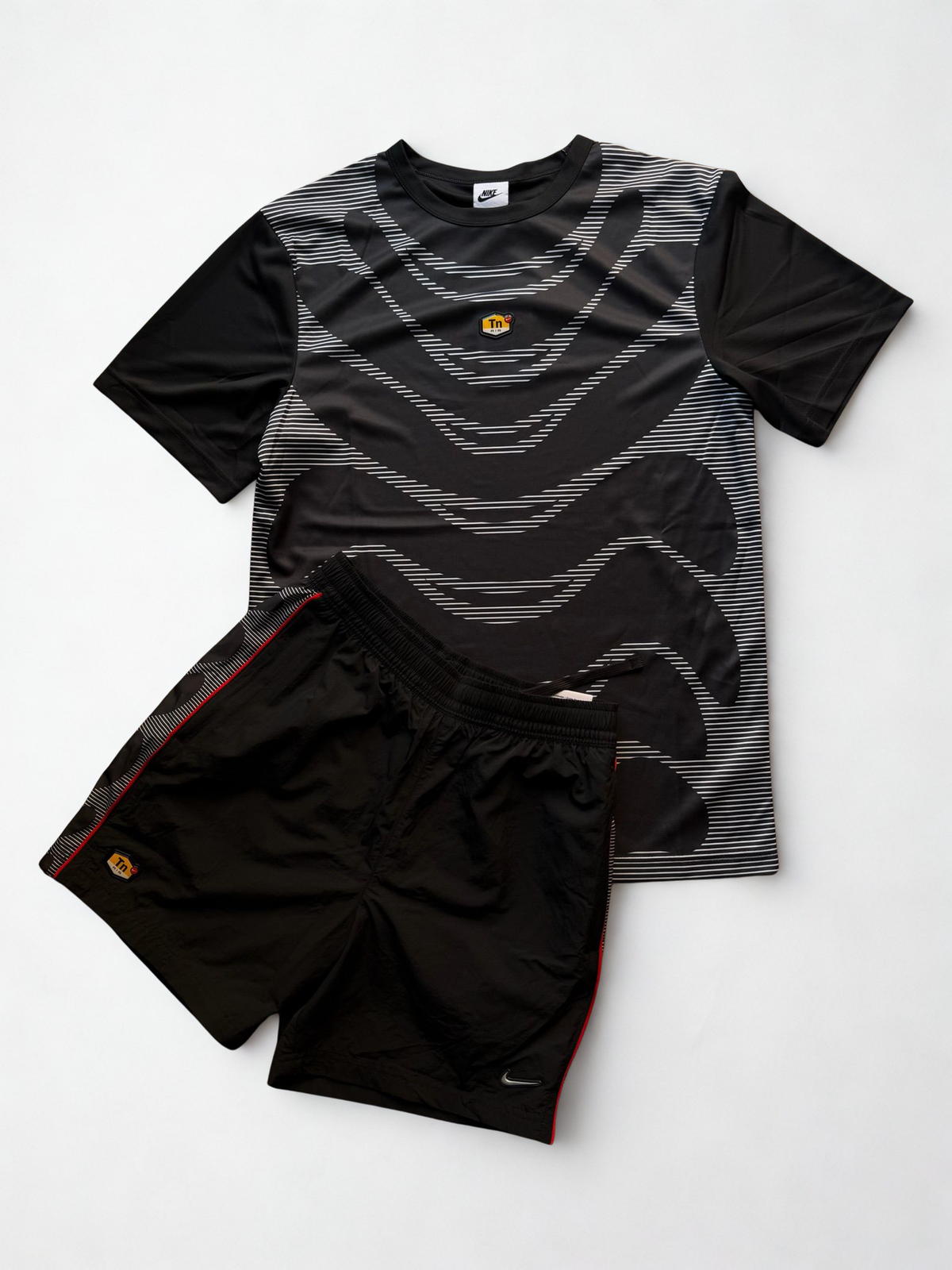 Completo Nike TN Graphic Black